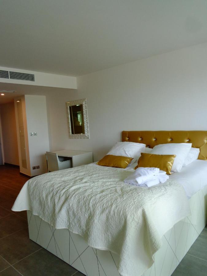 Le Nautilia Residence De Luxe "Reservee Aux Couples" Agde Bagian luar foto